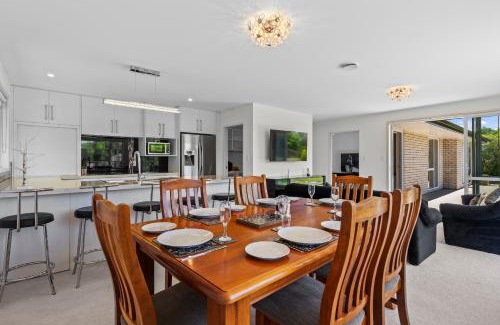 Tauranga Casa | The Lakeside - Tauranga Holiday Home