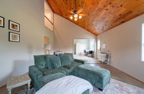 Pangburn Casa | The Landing House— Jetted Tub— Weddings—Elopements