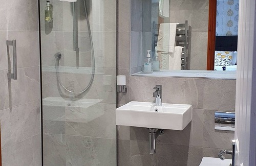 Horley Casa | The Lawn Guest House