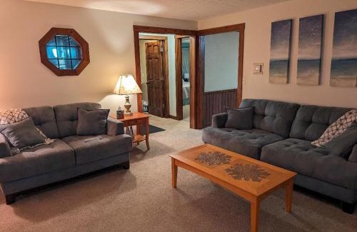 Lewis Center Casa | The Lazy Cat Lodge