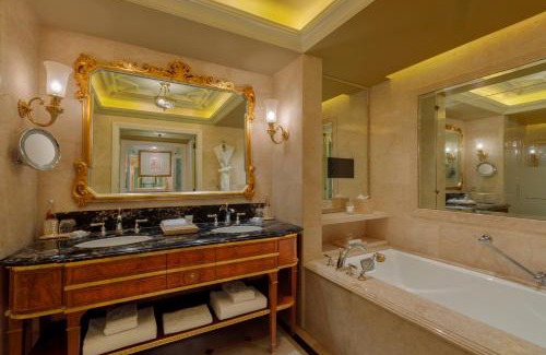 New Delhi Hotel | The Leela Palace New Delhi