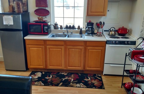 Ferndale Cabaña | Ferndale BluffHouse - ¡Library Suite con más de 3000 libros! (707) 786-7014