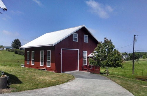 Ferndale Cabaña | Ferndale BluffHouse - ¡Library Suite con más de 3000 libros! (707) 786-7014