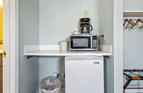 York Beach Hotel | The Lighthouse Inn & Suites