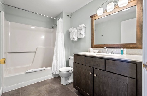 York Beach Hotel | The Lighthouse Inn & Suites