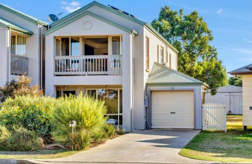 Port Willunga Casa | The Lighthouse - Port Willunga - C21 SouthCoast Holidays