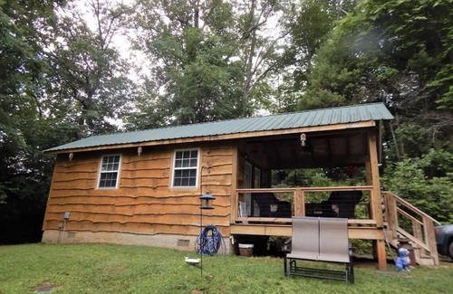 Otto Cabina | The Lily Pad GEM Hideaway! Perfect honeymoon/Anniversary spot! FLAT driveway