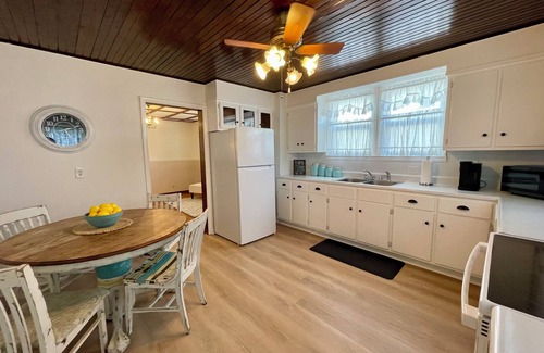 Mattoon Casa | The Little House on Prairie: Family-Friendly 2-Bedroom Getaway