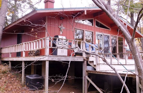 Pangburn Cabina | La pequeña cabaña roja