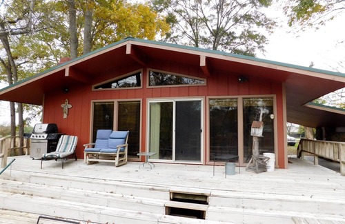 Pangburn Cabina | La pequeña cabaña roja