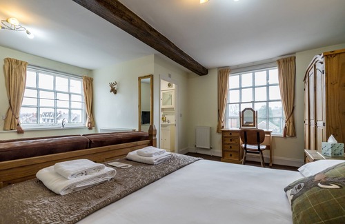 Penkridge Hotel | The Littleton Arms