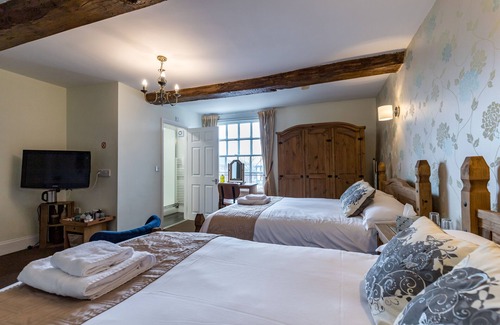 Penkridge Hotel | The Littleton Arms