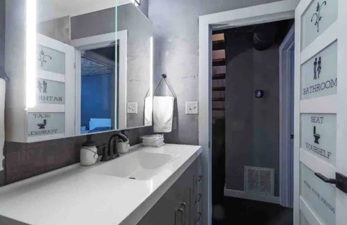 Athens Casa | The Loft House - Modern, Private Home, Mins to UGA