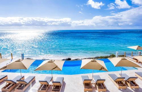 Smith's Hotel | The Loren at Pink Beach
