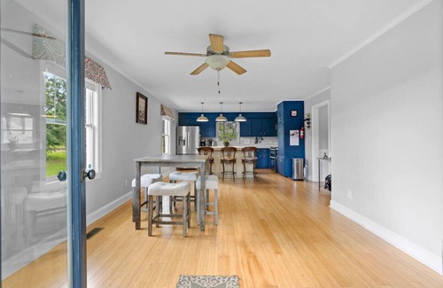 Fayetteville Casa | The Lost Hideaway for 6