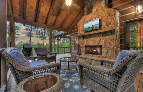 Cherry Log Casa | The Lst Shepherd - Game Nights, Hot Tub Soaks & Outdoor Fireside TV
