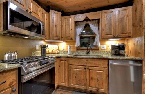 Cherry Log Casa | The Lst Shepherd - Game Nights, Hot Tub Soaks & Outdoor Fireside TV