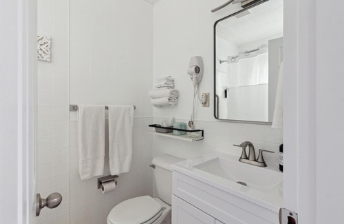 Arcadia Hotel | The Luxe King Room 5 / Pleasant Valley Arcadia Resort