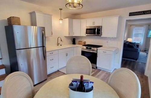 Canandaigua Apartamento | The Main Street Retreat