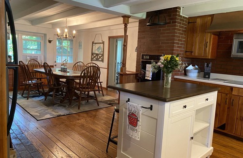 Sinking Spring Casa | Casa histórica de "The Manor House" en 15 acres en Bran Manor Equine Sanctuary.