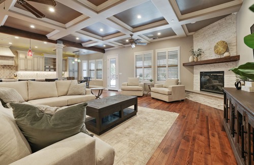 Porterville Casa | The Mansion | Theater & Pool