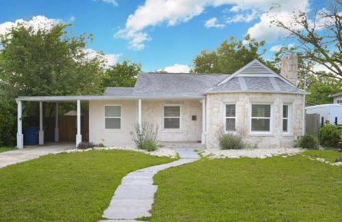 Near East Side Villa | The Marbled Speakeasy - San Antonio Luxury Home by the Alamo