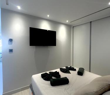 Gibraltar Apartamento | The Marina Nest with Rooftop Pools