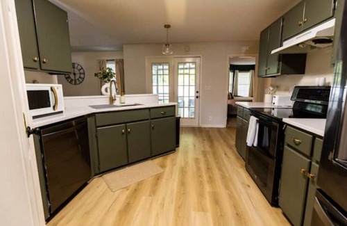 Kingsland Casa | The Modern Georgian - 6 min to I95, 3 Bd-2 Ba