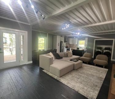 Woodstock Casa | The Modern Metal Oasis