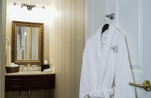 Mount Vernon Hotel | The Mount Vernon Grand Hotel