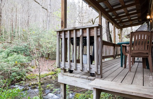 Otto Cabina | Acogedor Dillard Log Cabin en un arroyo de montaña. Pague 6 noches-7ma noche gratis