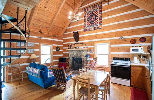 Otto Cabina | Creekfront Log Cabin en 20 acres ... Escucha la corriente