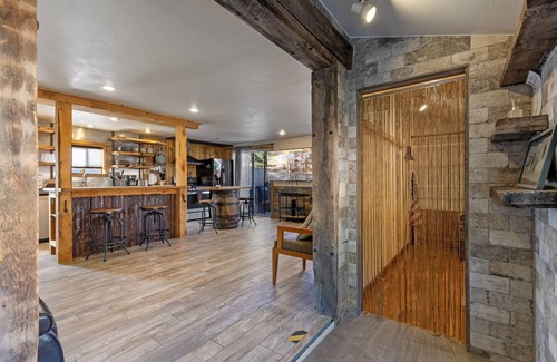 June Lake Casa | The Moutain Getaway, pet friendly home