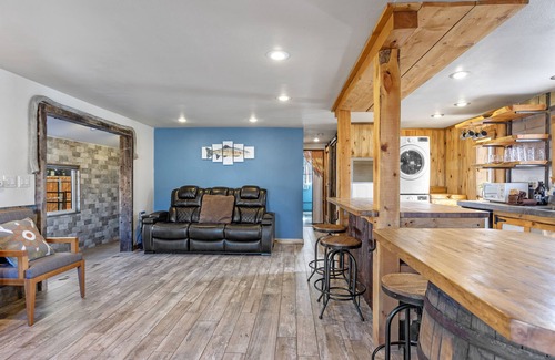 June Lake Casa | The Moutain Getaway, pet friendly home