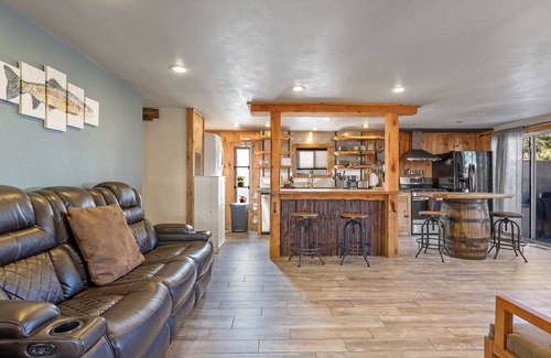 June Lake Casa | The Moutain Getaway, pet friendly home