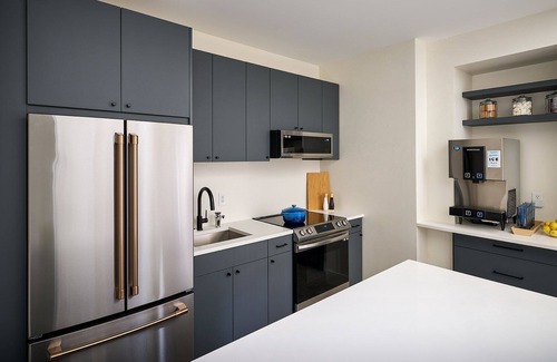 New Buffalo Apartamento | The Neighborhood Hotel - New Buffalo 100 - King + Bunk Beds