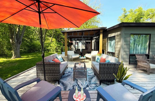 Amherstburg Cabaña | Waterfront Cottage en un área de conservación de 200 acres