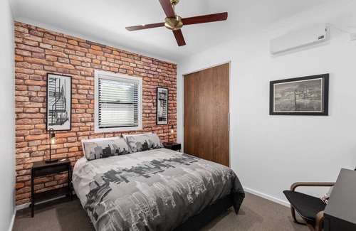 Yahl Casa | THE NEW YORKER - in a rual setting. Finalist 2022 Stayz Holiday Home Awards