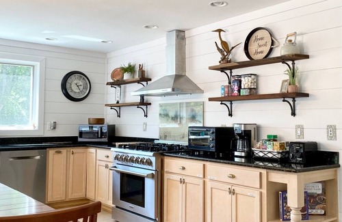 Wheeler Casa | "The Nook"- ROOMY Home 2mi- Dunes & Chesterton, Yard, Fire Pit, Grill, Game Room