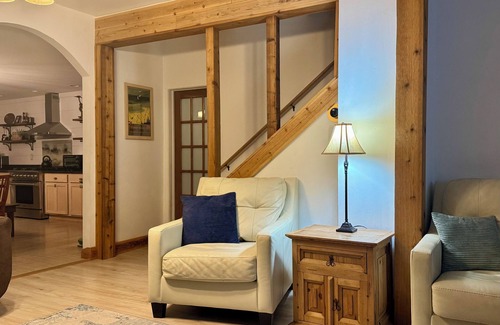 Wheeler Casa | "The Nook"- ROOMY Home 2mi- Dunes & Chesterton, Yard, Fire Pit, Grill, Game Room