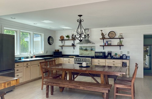 Wheeler Casa | "The Nook"- ROOMY Home 2mi- Dunes & Chesterton, Yard, Fire Pit, Grill, Game Room