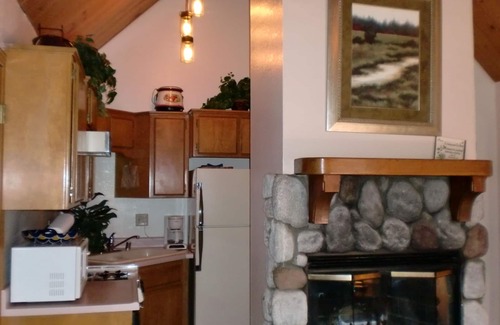 Crestline Hotel | The North Shore Inn