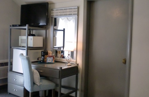 Crestline Hotel | The North Shore Inn