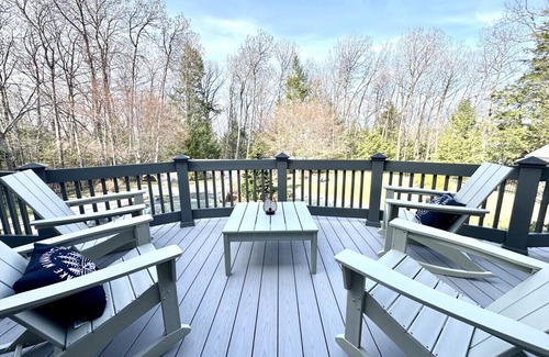 Gilford Casa | `The Oasis` Pool/Hot tub/Game-Room/Ski/Sleeps 18