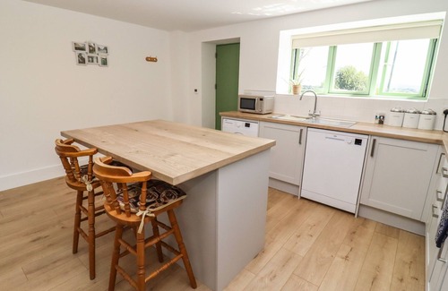 South Leigh Cabaña | THE OFFICE, pet friendly in Eynsham