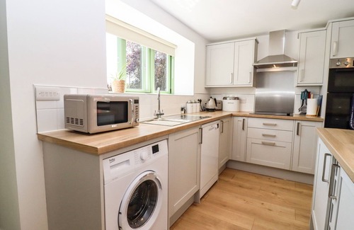 South Leigh Cabaña | THE OFFICE, pet friendly in Eynsham