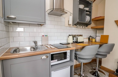 Tirabad Cabaña | The Old Cobblers Shop