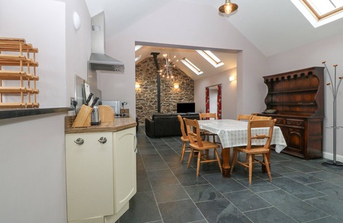 Bwlchtocyn Cabaña | THE OLD DAIRY, pet friendly, country holiday cottage in Abersoch