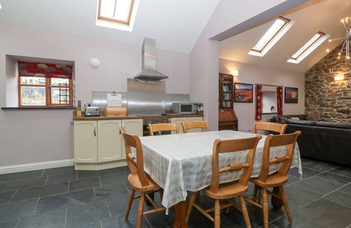 Bwlchtocyn Cabaña | THE OLD DAIRY, pet friendly, country holiday cottage in Abersoch