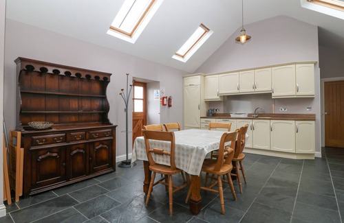 Bwlchtocyn Cabaña | THE OLD DAIRY, pet friendly, country holiday cottage in Abersoch